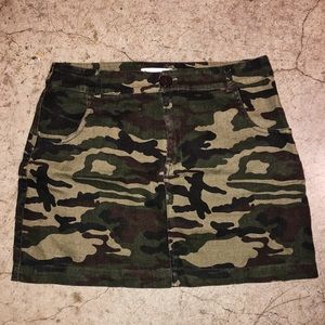 Camo mini skirt